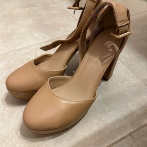 Women's Classic Tan Block Heels